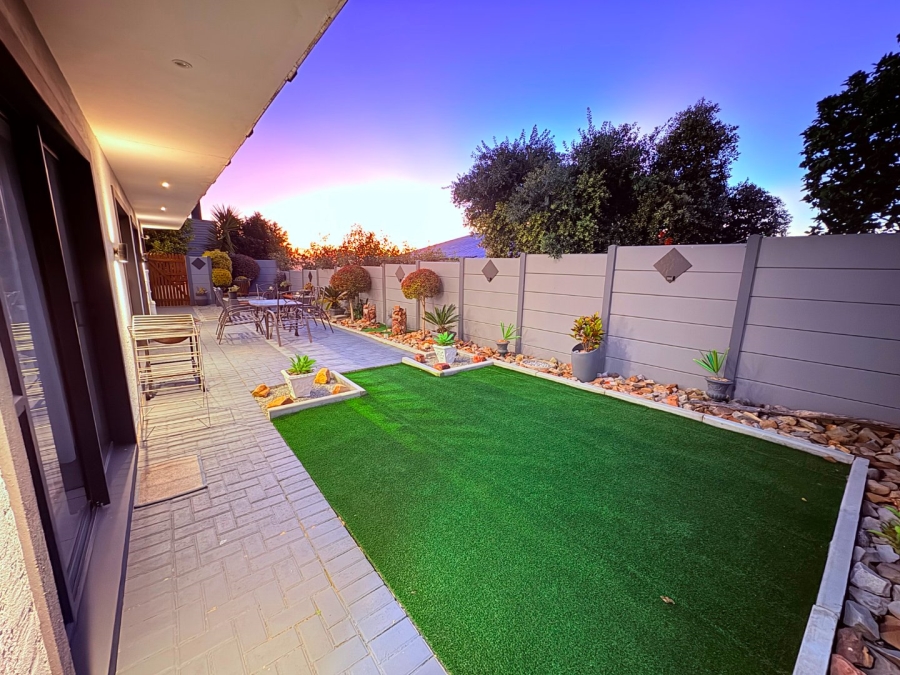 5 Bedroom Property for Sale in Reebok Western Cape